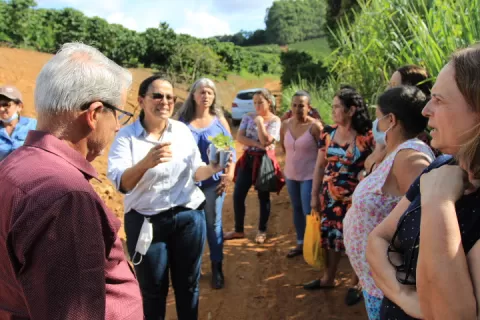 Treinamento para produtoras rurais sobre a cultura de morango.