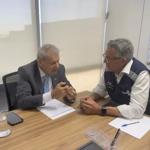 Com o Ministro da Saúde, Alexandre Padilha, para conversar sobre a implantação da Protonterapia no Brasil.